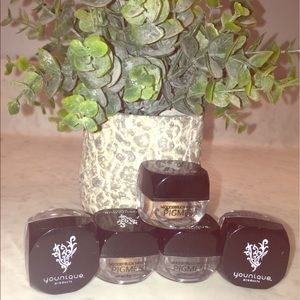 Younique Eye Pigments